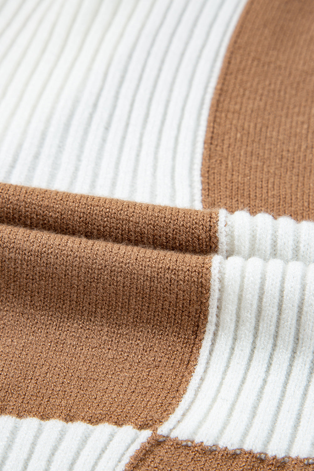 Checker Buttoned V-Neck Sweater Cardigan