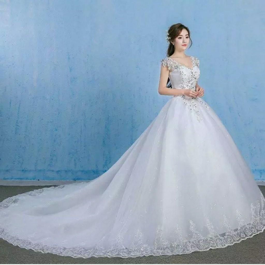 Luxury Wedding Dress Elegant Lace Appliques V-neck