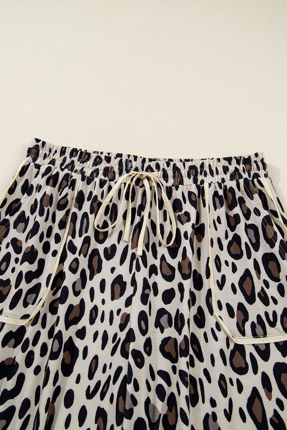 Plus Size Leopard Reverse Seam Patch Pocket Pants